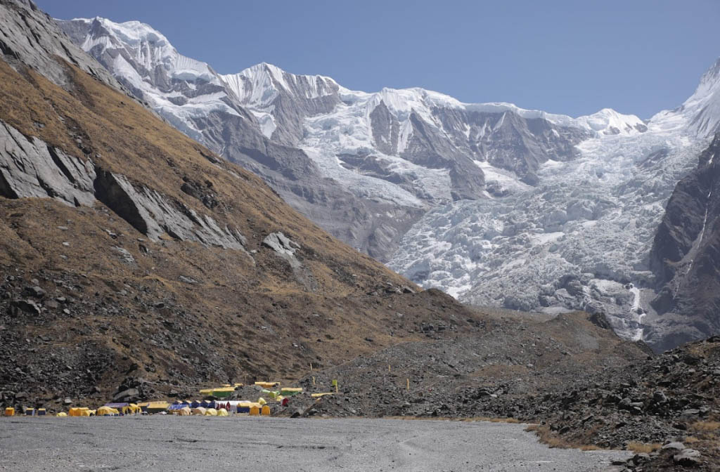 Estimated trekking expenses in Nepal including accommodation, food, permits, and guides